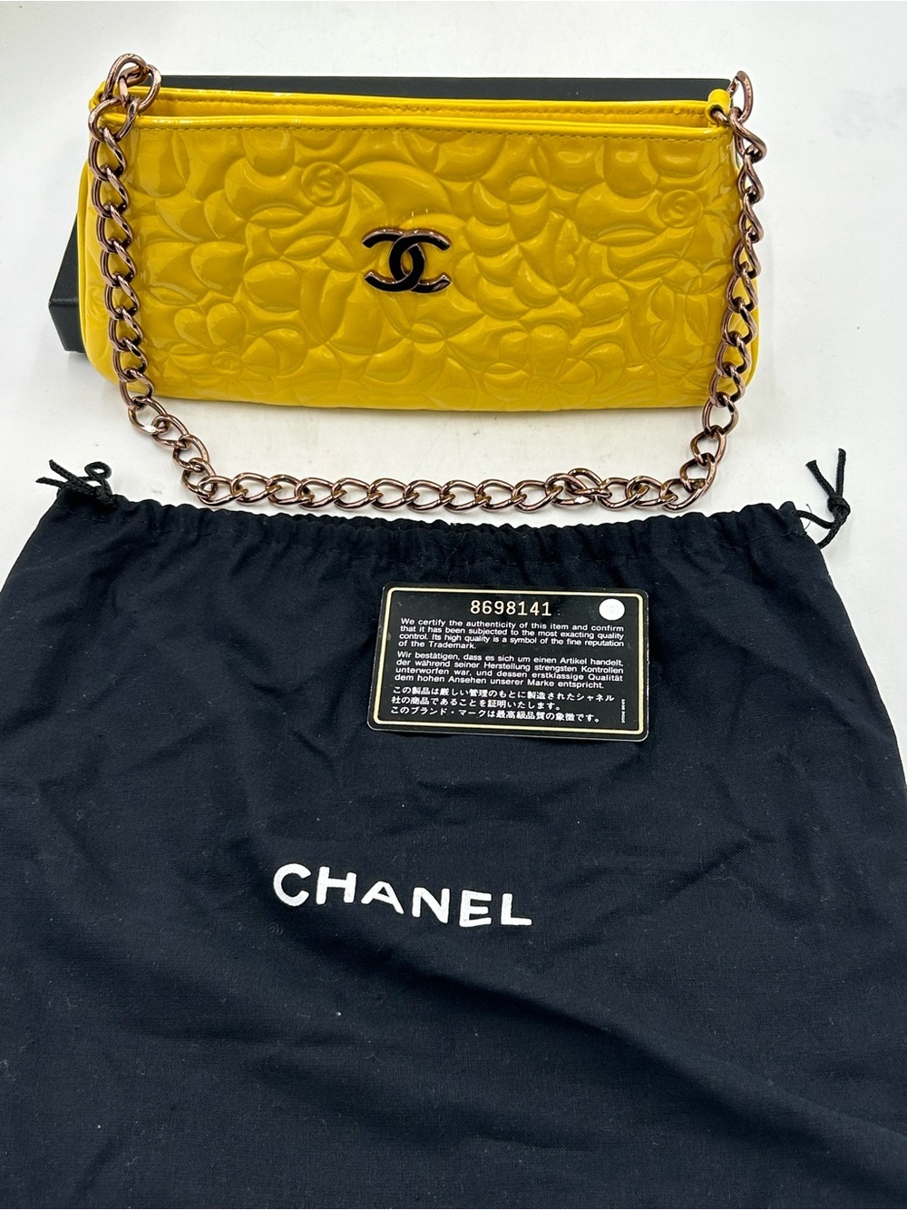 Women's Chanel patent leather floral embossed shoulder bag made in Italy - Picture 2 of 10